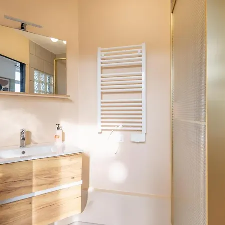 Apartment Le Prestigieux - Proximite Immediate Gare I Tramway I Netflix I Ideal Etudiant, Salarie - Elegant & Confort *