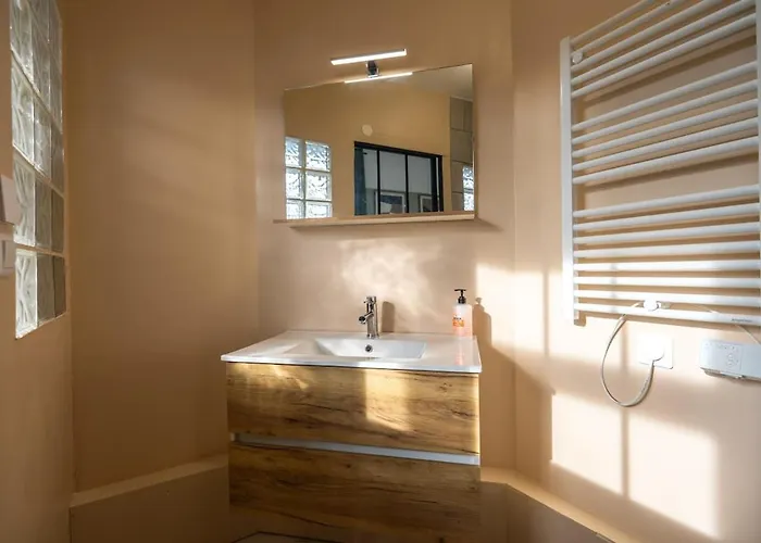 Le Prestigieux - Proximité Immédiate Gare I Tramway I Netflix I Idéal étudiant, Salarié - élégant&confort